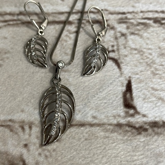 Silver White Gold Leaf Earrings Necklace - Picture 2 of 10